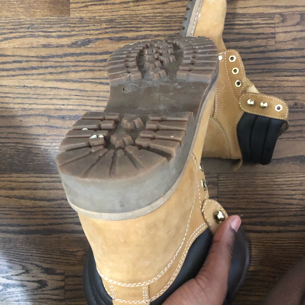 Shoes - Picture 5 of 6